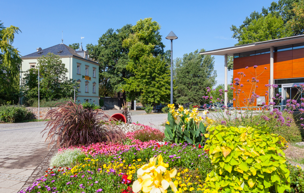 Rathaus Coswig mit Eingangsportal