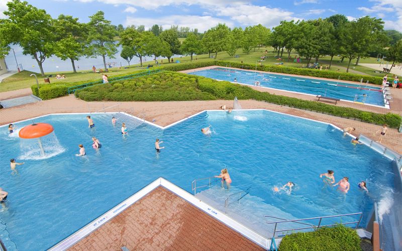 Badeareal von der Rutsche oben fotografiert