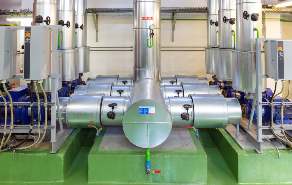 Große Verteileranlage für Fernwärme